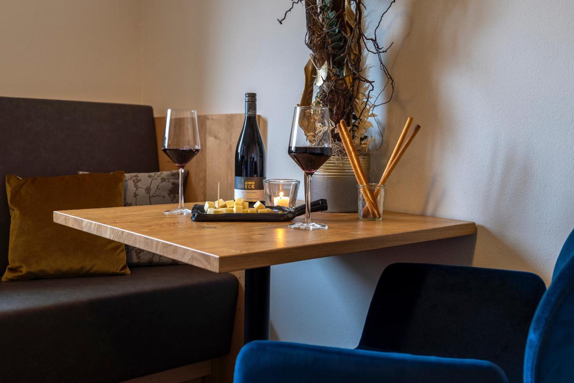 Weingut Schreieck Vinotel & Gutshaus ザンクト・マルティン エクステリア 写真